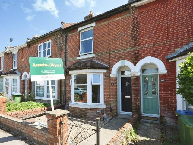 2 bedroom terraced house for sale