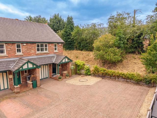 2 bedroom terraced house for sale