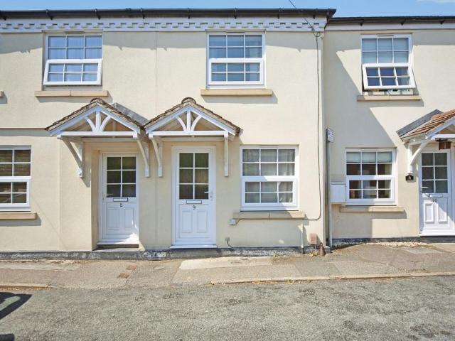 2 bedroom terraced house for sale