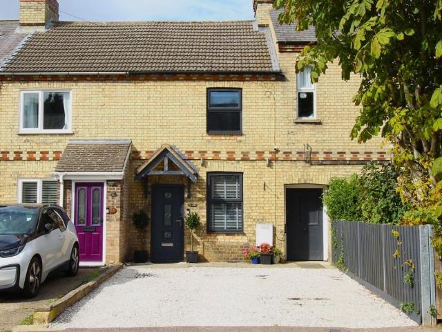 2 bedroom terraced house for sale