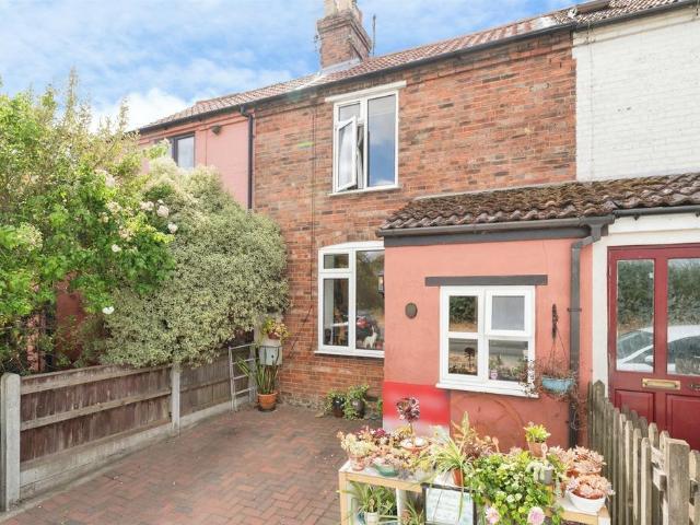 2 bedroom terraced house for sale