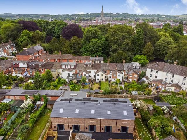 2 bedroom terraced house for sale