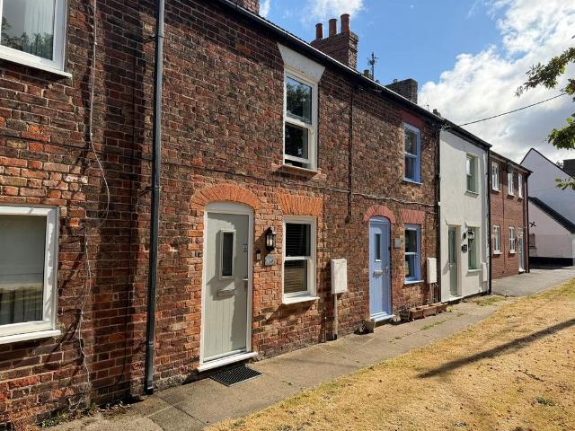 2 bedroom terraced house for sale