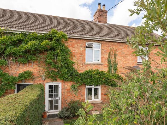 2 bedroom terraced house for sale