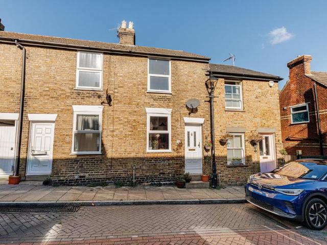 2 bedroom terraced house for sale