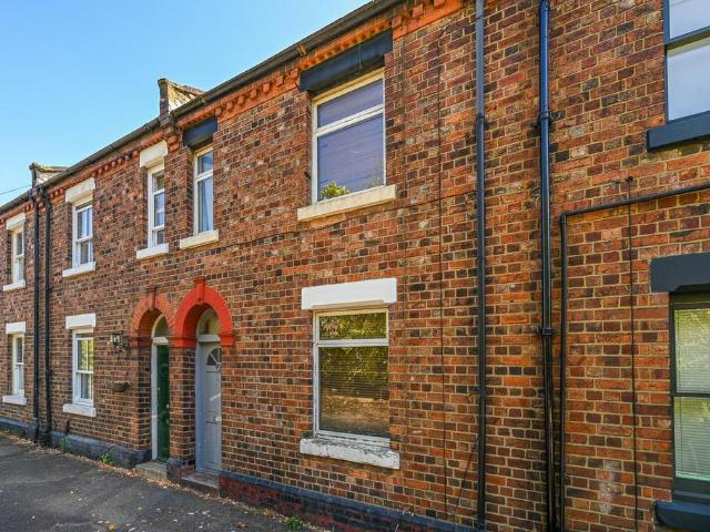 2 bedroom terraced house for sale