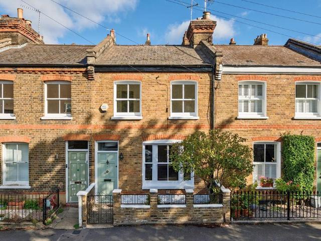 2 bedroom terraced house for sale