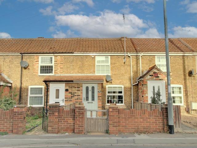 2 bedroom terraced house for sale