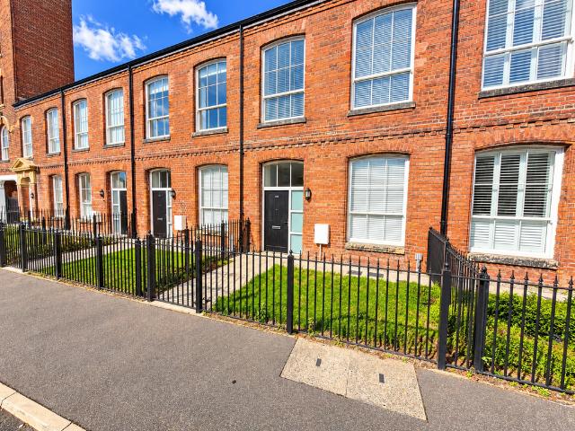 2 bedroom terraced house for sale