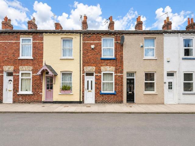 2 bedroom terraced house for sale