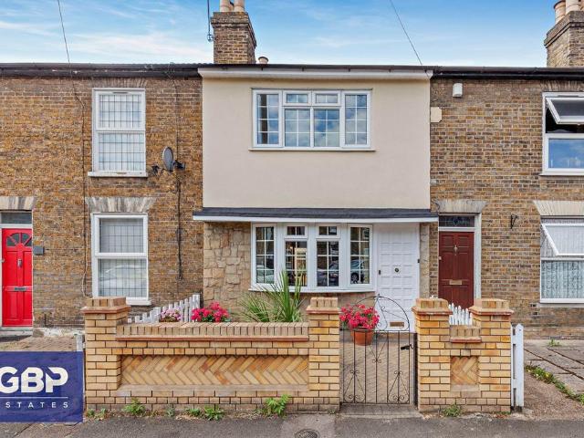 2 bedroom terraced house for sale