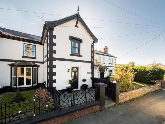 2 bedroom terraced house for sale