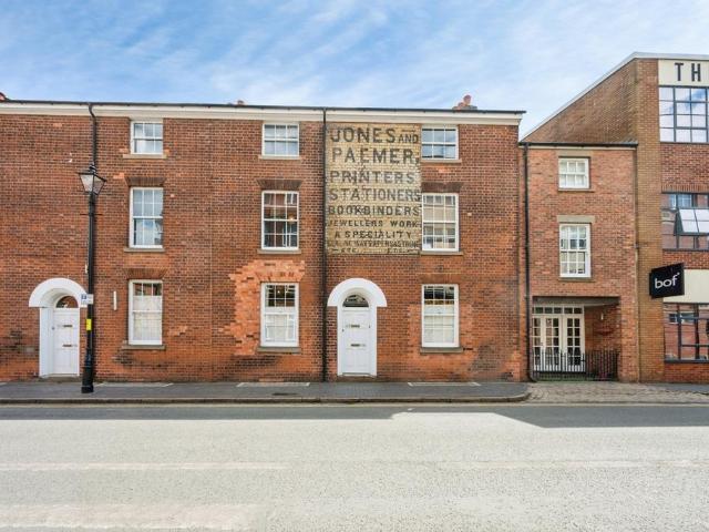2 bedroom terraced house for sale