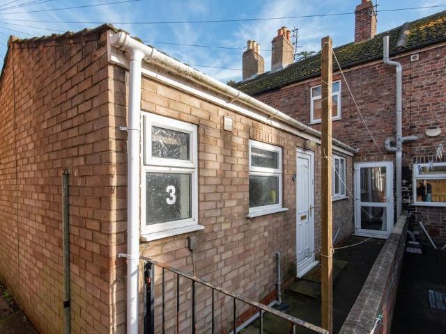2 bedroom terraced house for sale