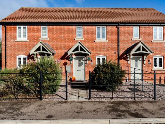 2 bedroom terraced house for sale