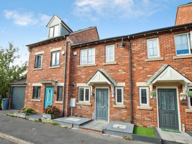 2 bedroom terraced house for sale
