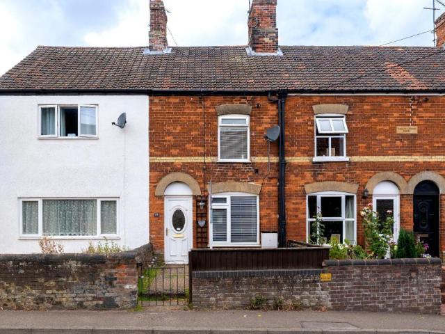 2 bedroom terraced house for sale
