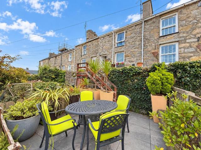 2 bedroom terraced house for sale