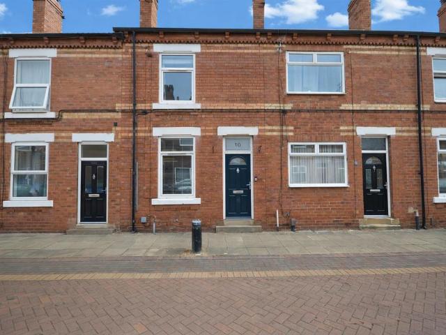 2 bedroom terraced house for sale