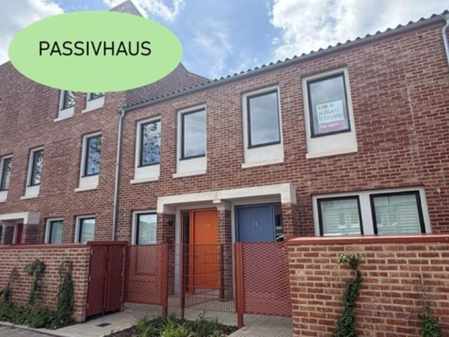2 bedroom terraced house for sale