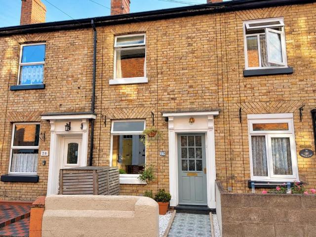 2 bedroom terraced house for sale