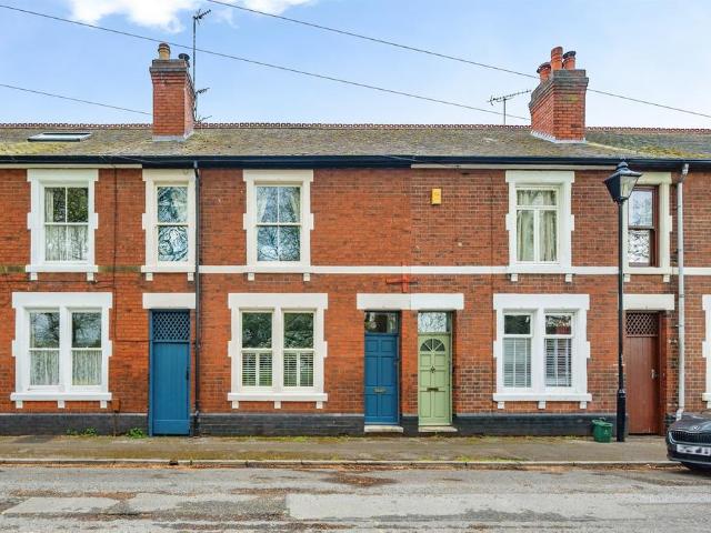 2 bedroom terraced house for sale