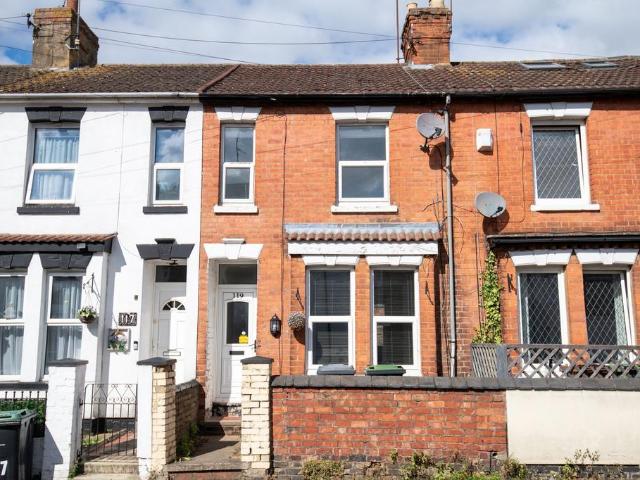 2 bedroom terraced house for sale