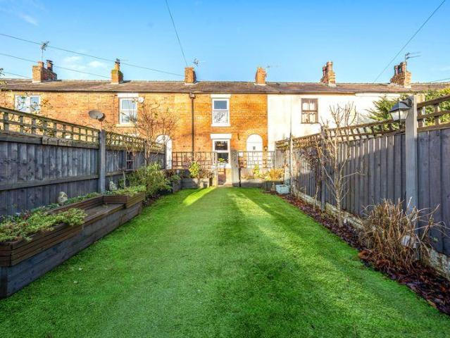 2 bedroom terraced house for sale