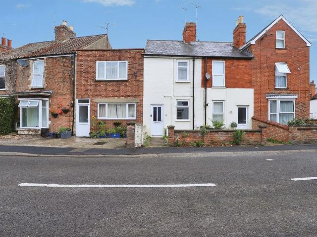 2 bedroom terraced house for sale