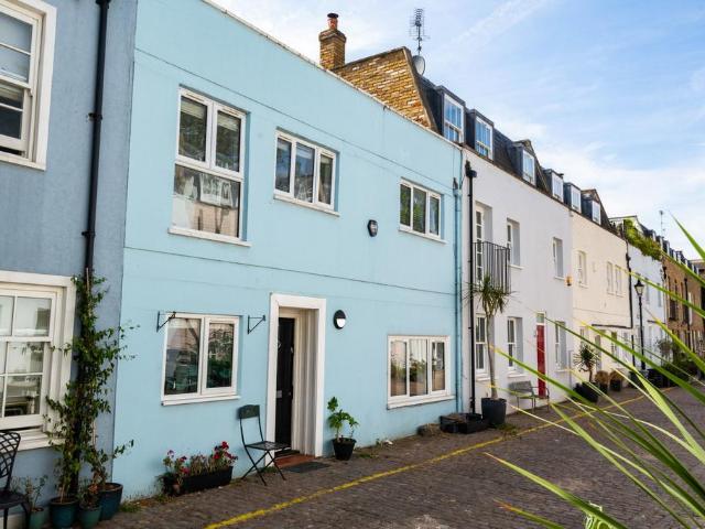 2 bedroom terraced house for sale