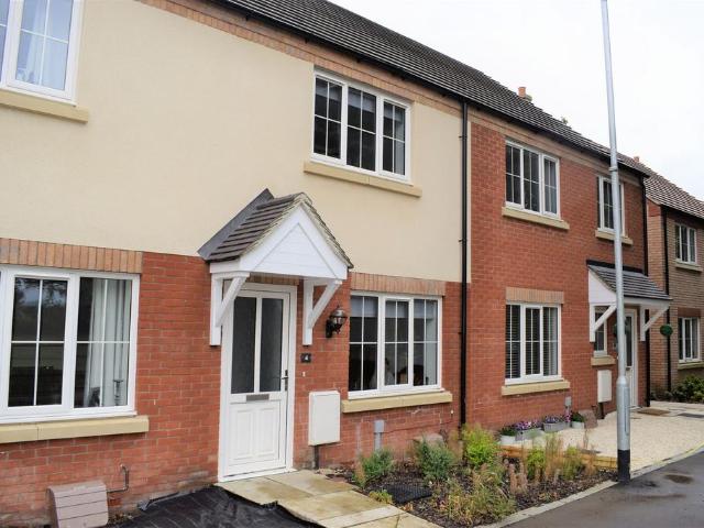 2 bedroom terraced house for sale