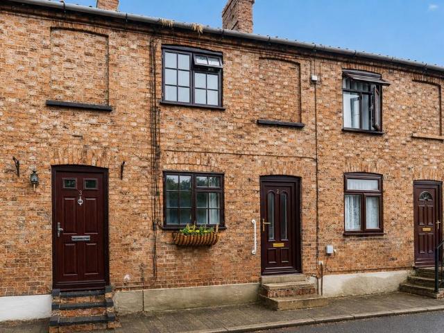 2 bedroom terraced house for sale