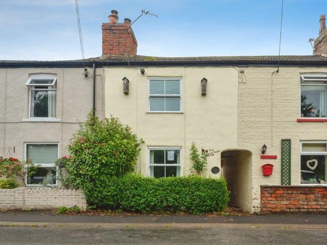 2 bedroom terraced house for sale