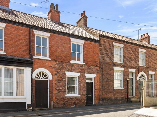 2 bedroom terraced house for sale