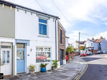 2 bedroom terraced house for sale