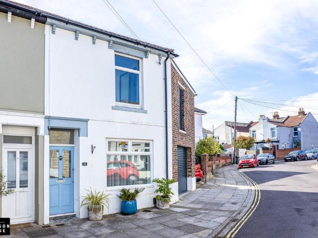 2 bedroom terraced house for sale
