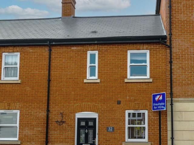 2 bedroom terraced house for sale