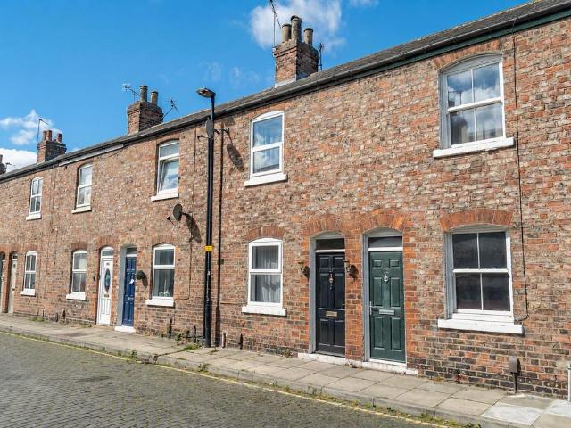 2 bedroom terraced house for sale