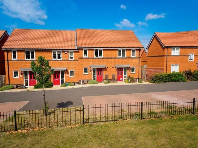 2 bedroom terraced house for sale