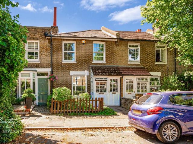 2 bedroom terraced house for sale