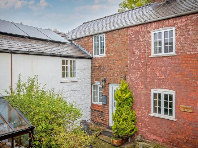 2 bedroom terraced house for sale