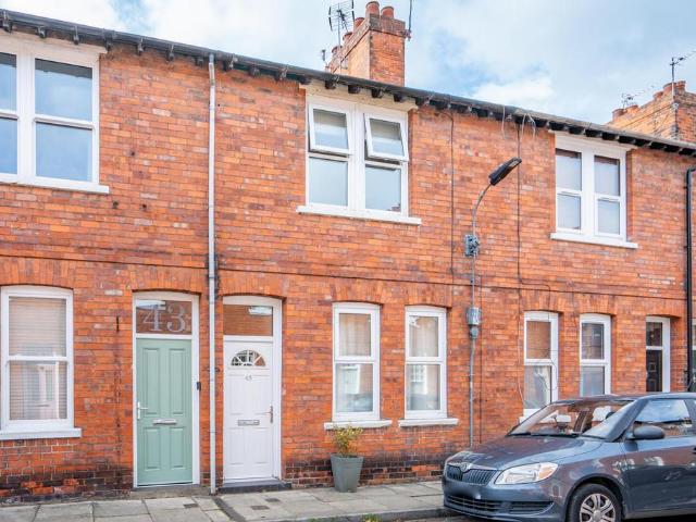 2 bedroom terraced house for sale