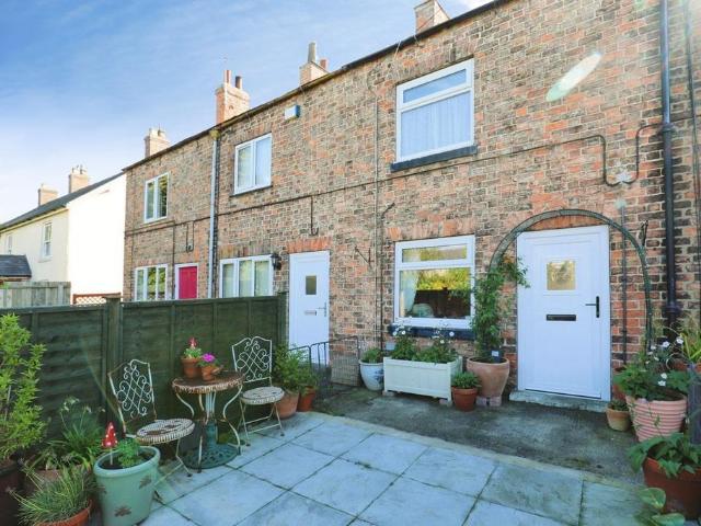 2 bedroom terraced house for sale
