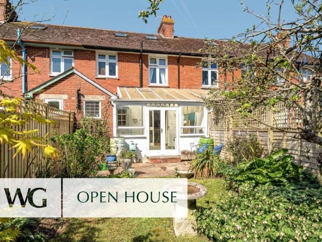 2 bedroom terraced house for sale