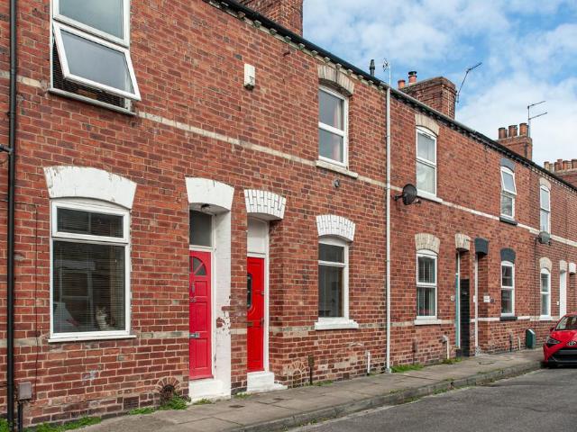 2 bedroom terraced house for sale
