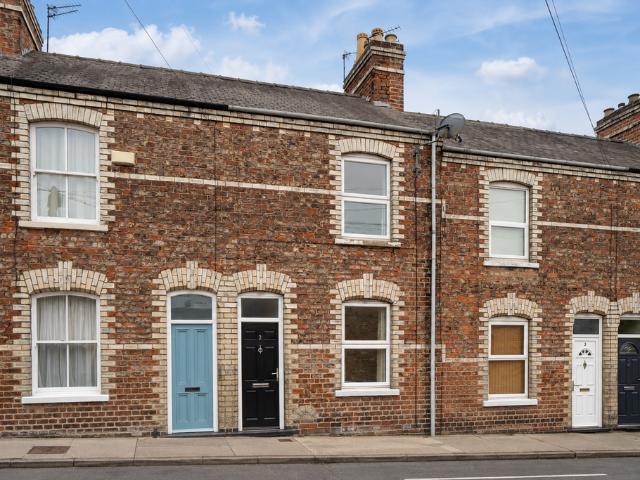 2 bedroom terraced house for sale