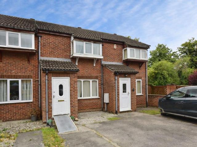 2 bedroom terraced house for sale