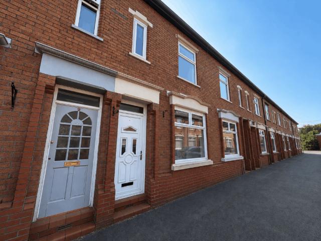 2 bedroom terraced house for sale