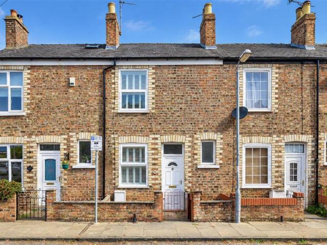 2 bedroom terraced house for sale