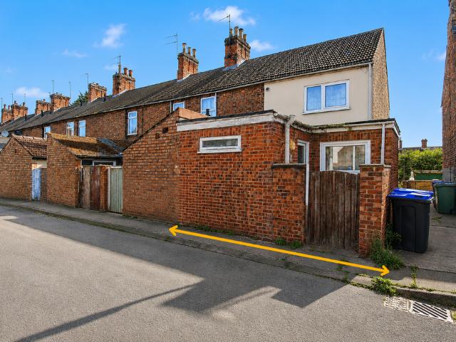 2 bedroom terraced house for sale